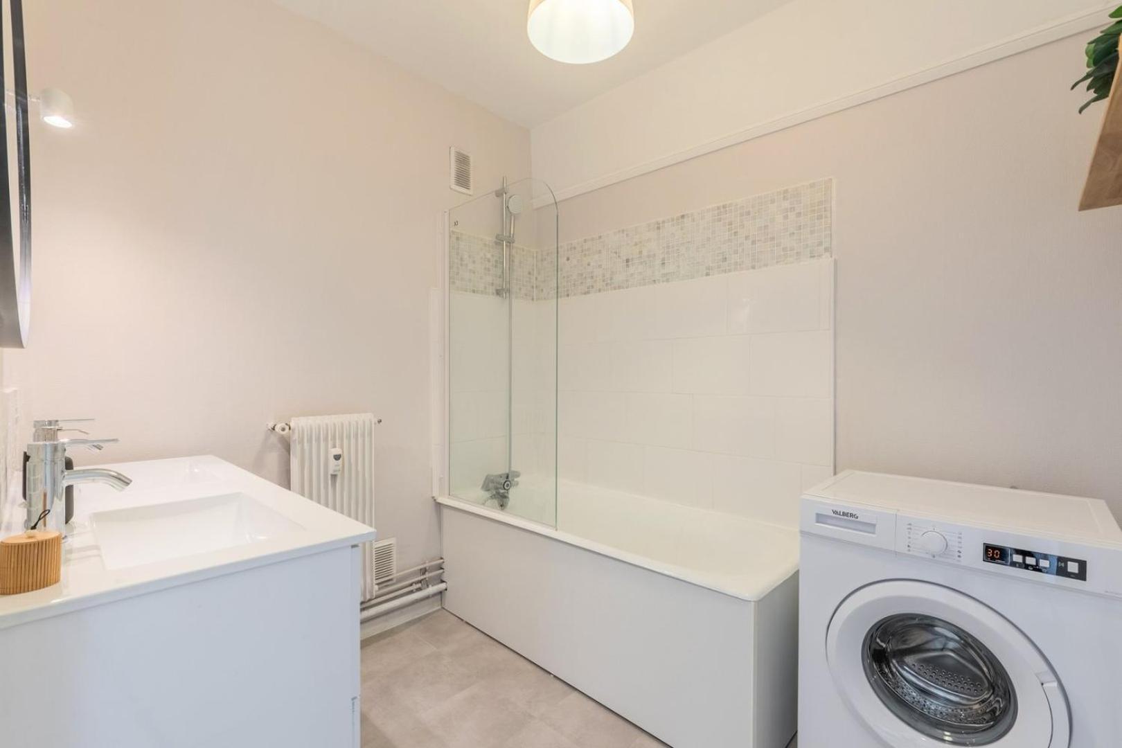 Spacious 3 Bedroom Apartment & Private Parking! Lambersart Εξωτερικό φωτογραφία