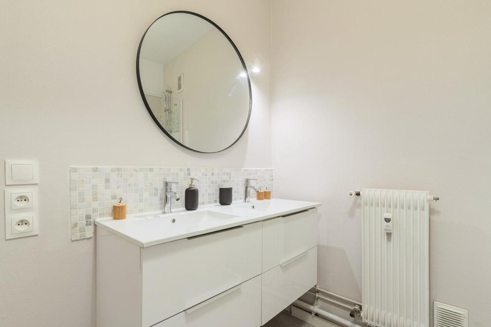 Spacious 3 Bedroom Apartment & Private Parking! Lambersart Εξωτερικό φωτογραφία